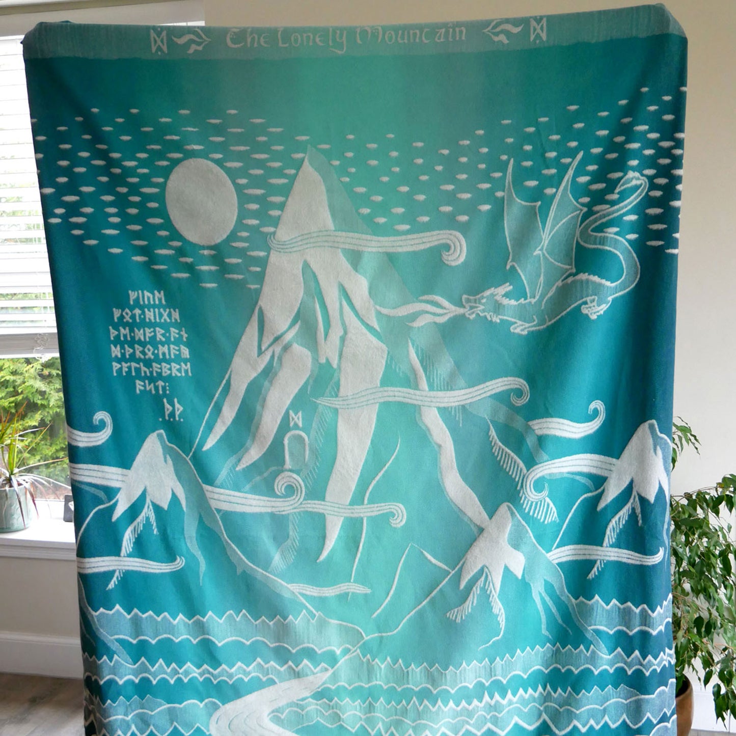 Manta/manta de yoga iluminada por la luna MISTY MOUNTAINS™