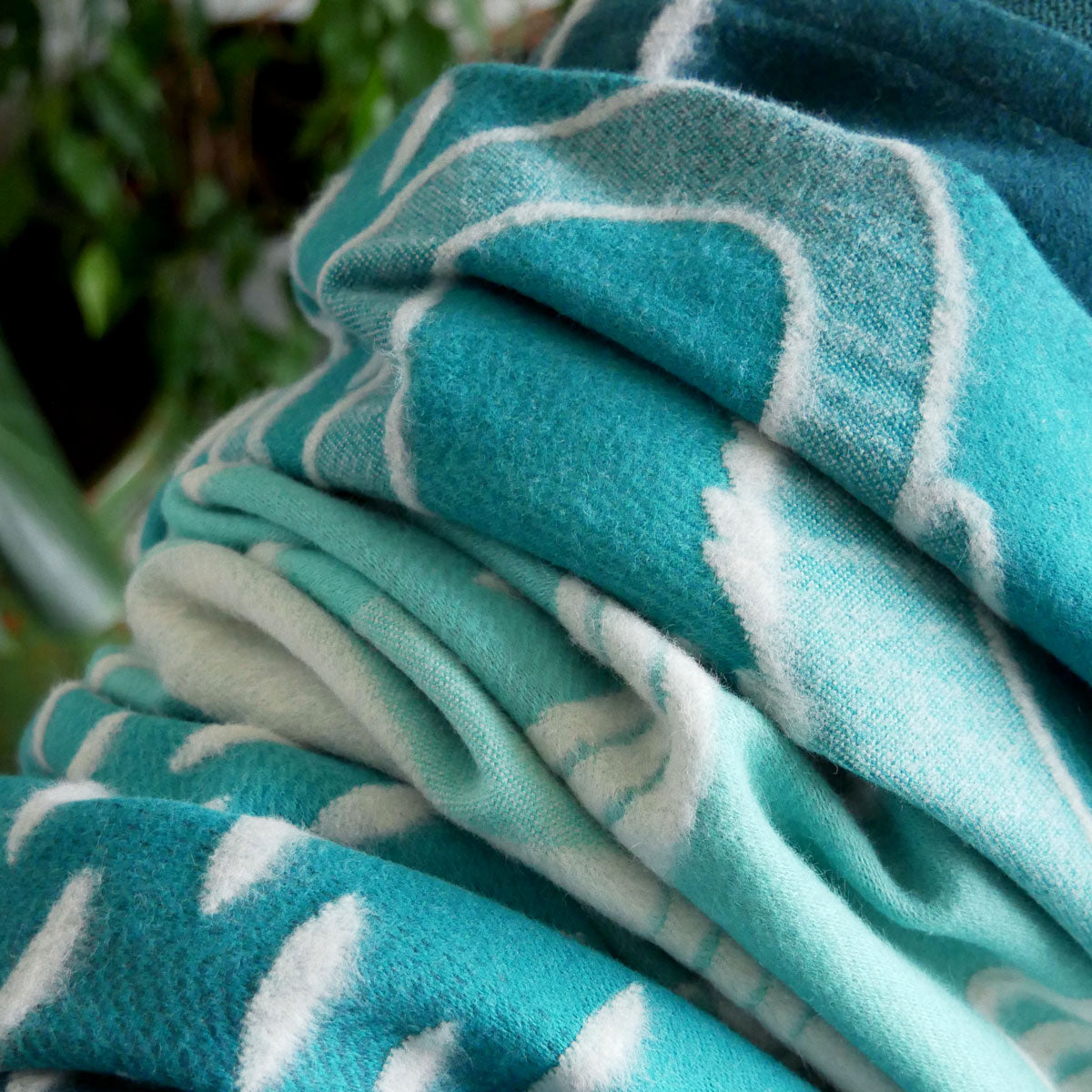 Manta/manta de yoga iluminada por la luna MISTY MOUNTAINS™