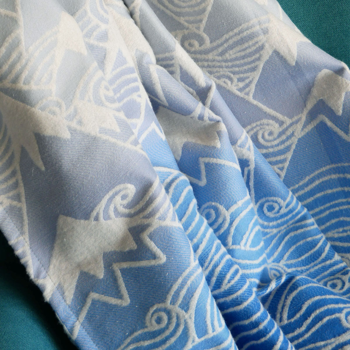 MISTY MOUNTAINS™ Aduial Blanket
