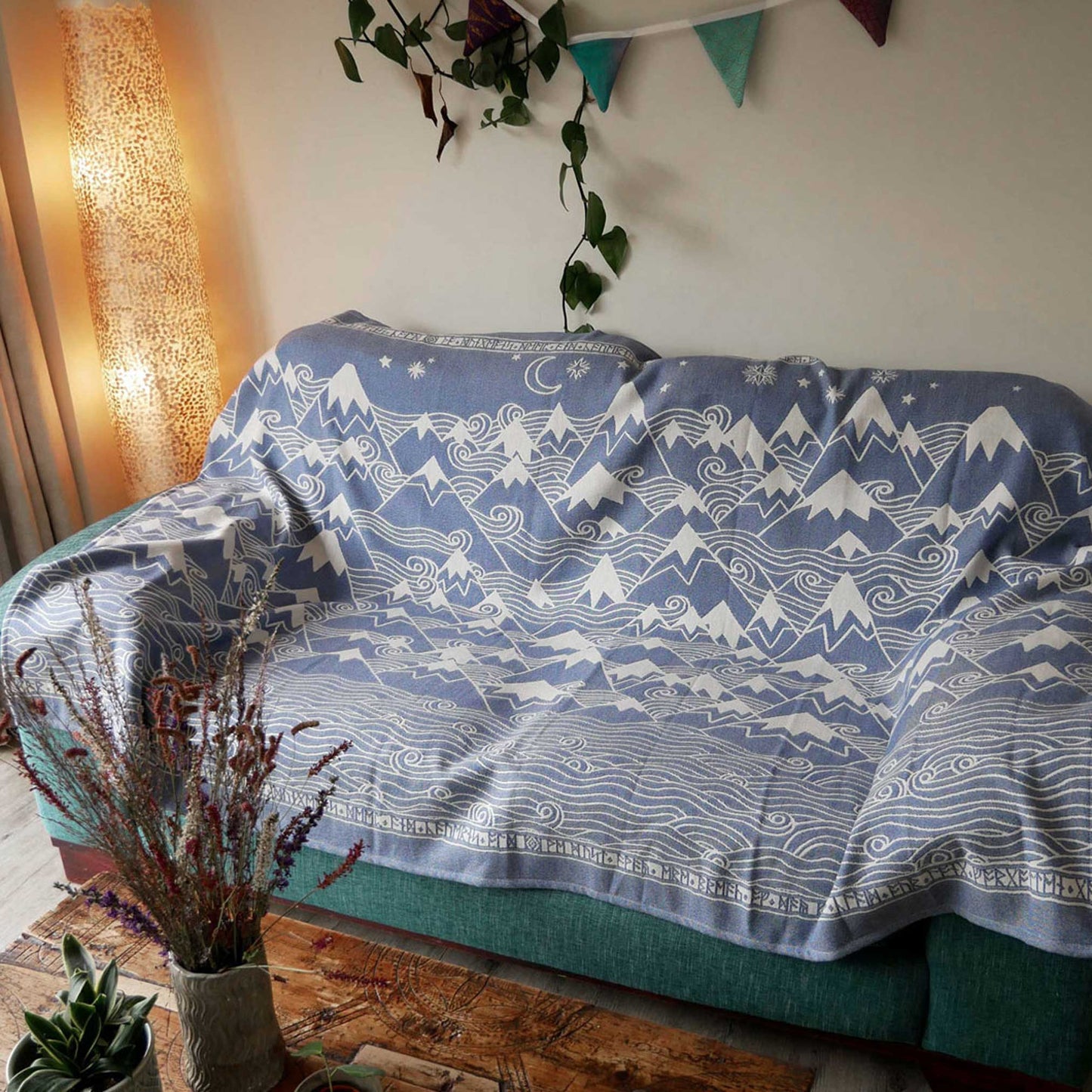 MISTY MOUNTAINS™ 'Hith' Throw/Yoga Blanket