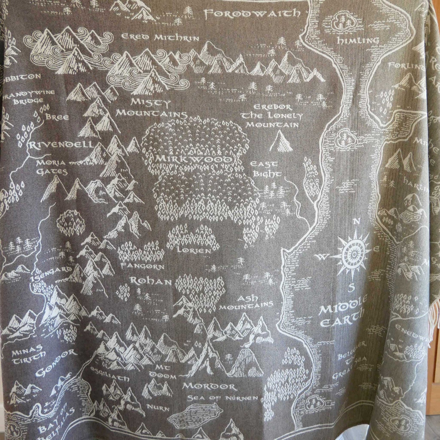 Middle earth blanket online map